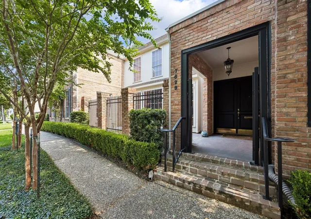 Photo 2 of Sale Pending at 7629 Del Monte Dr, Houston, TX 77063 | MLS# 36568540 | Listing updated on 2026-09-14