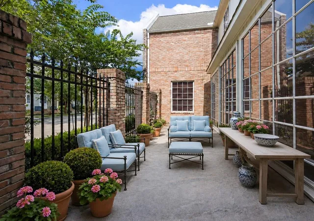 Photo 3 of Sale Pending at 7629 Del Monte Dr, Houston, TX 77063 | MLS# 36568540 | Listing updated on 2026-09-14