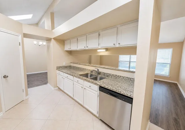 4th image of 13007 Stancliff Oaks St, Sugar Land, TX 77478 | MLS# 43867573