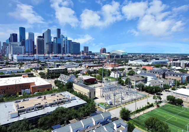 Photo 3 of Single family home for sale at 1303 Live Oak St, Houston, TX 77003 | MLS# 73987634 | Listing updated on 2026-09-03