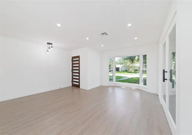 Photo 3 of Single family home for sale at 5950 Dumfries Dr, Houston, TX 77096 | MLS# 58350929 | Listing updated on 2026-08-08