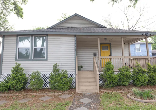2nd image of 8007 Capitol St, Houston, TX 77012 | MLS# 27938867