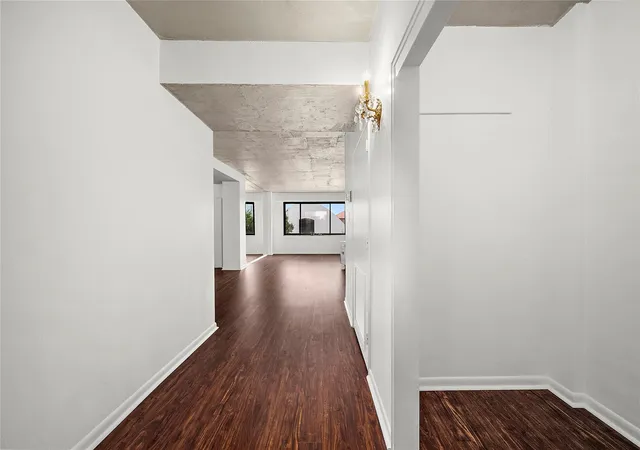 2nd image of 1400 Hermann Dr, Houston, TX 77004