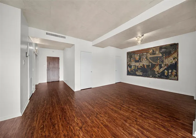 3rd image of 1400 Hermann Dr, Houston, TX 77004