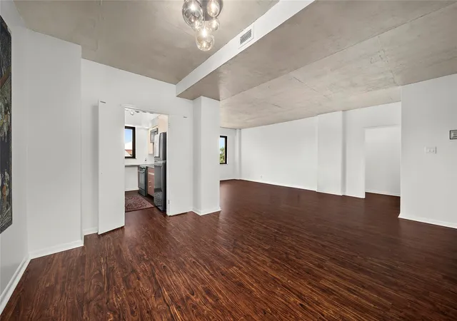 5th image of 1400 Hermann Dr, Houston, TX 77004