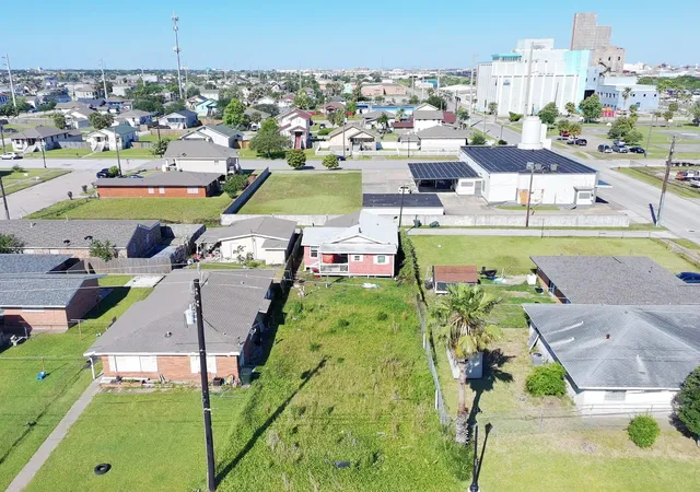 Photo 2 of Land for sale at 611 31st Street, Galveston, TX 77550 | MLS# 39194463 | Listing updated on 2026-05-13
