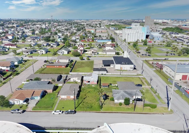 Photo 3 of Land for sale at 611 31st Street, Galveston, TX 77550 | MLS# 39194463 | Listing updated on 2026-05-13