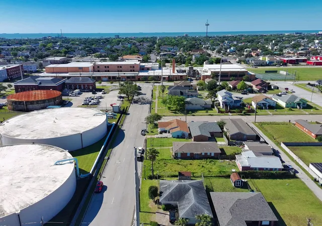 Photo 3 of Land for sale at 611 31st Street, Galveston, TX 77550 | MLS# 39194463 | Listing updated on 2026-05-13