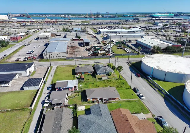 Photo 4 of Land for sale at 611 31st Street, Galveston, TX 77550 | MLS# 39194463 | Listing updated on 2026-05-13