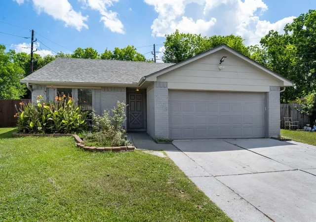 Photo 2 of Sale Pending at 11763 Cliveden Dr, Houston, TX 77066 | MLS# 69266229 | Listing updated on 2026-08-30