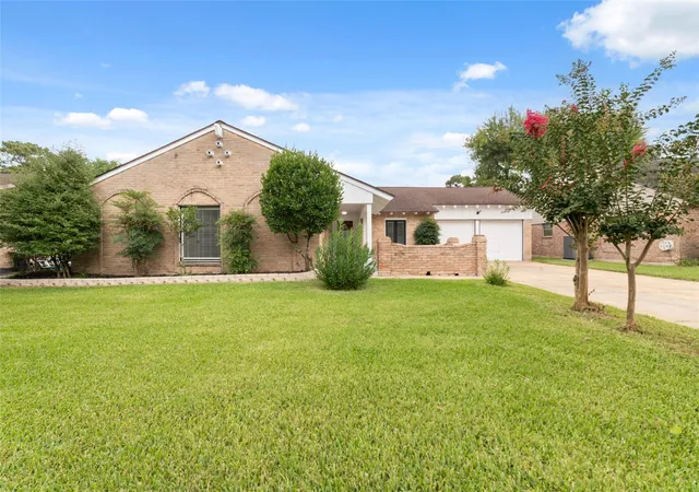 1st image of 11411 Ash Creek Dr, Houston, TX 77043 | MLS# 21546633