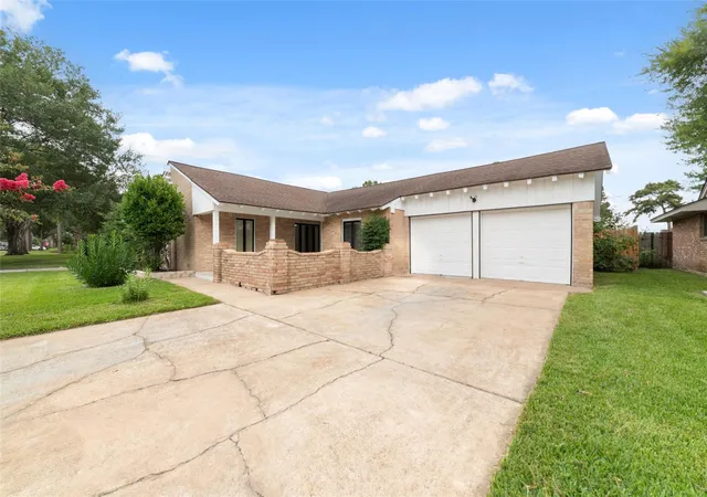 2nd image of 11411 Ash Creek Dr, Houston, TX 77043 | MLS# 21546633