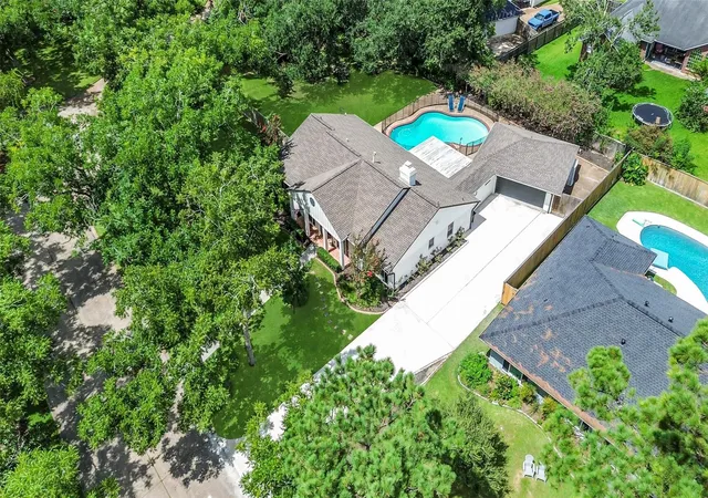 39th image of 9 Earlham Dr, Friendswood, TX 77546 | MLS# 31729879