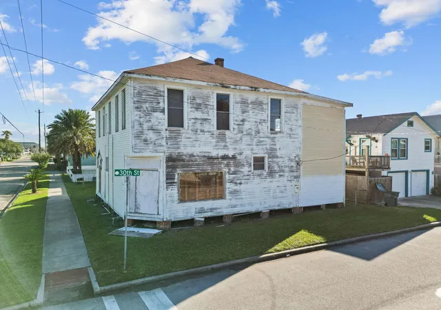 Photo 3 of Single family home for sale at 2927 Ave Q, Galveston, TX 77550 | MLS# 27970262 | Listing updated on 2026-06-01
