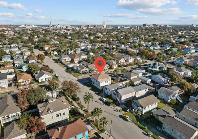 Photo 4 of Single family home for sale at 2927 Ave Q, Galveston, TX 77550 | MLS# 27970262 | Listing updated on 2026-06-01