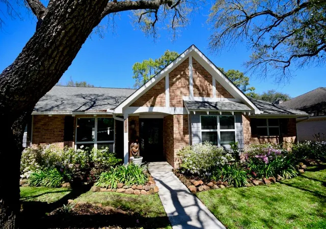 2nd image of 6230 Queensloch Dr, Houston, TX 77096 | MLS# 31813122