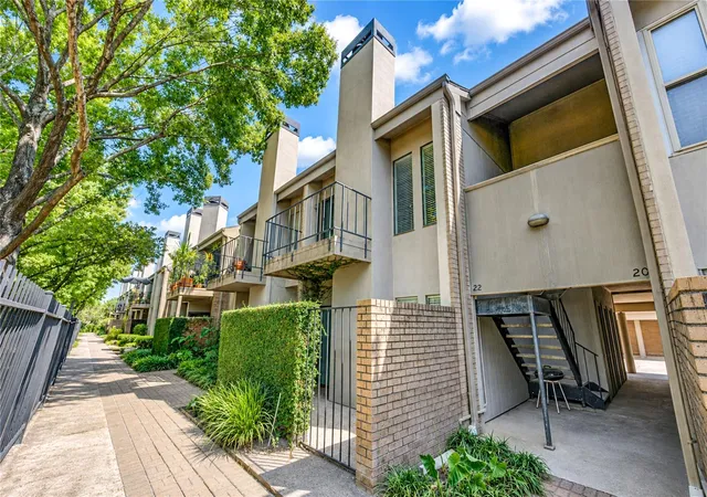 Photo 2 of Condo for sale at 10811 Richmond Ave #22, Houston, TX 77042 | MLS# 44093623 | Listing updated on 2026-09-19