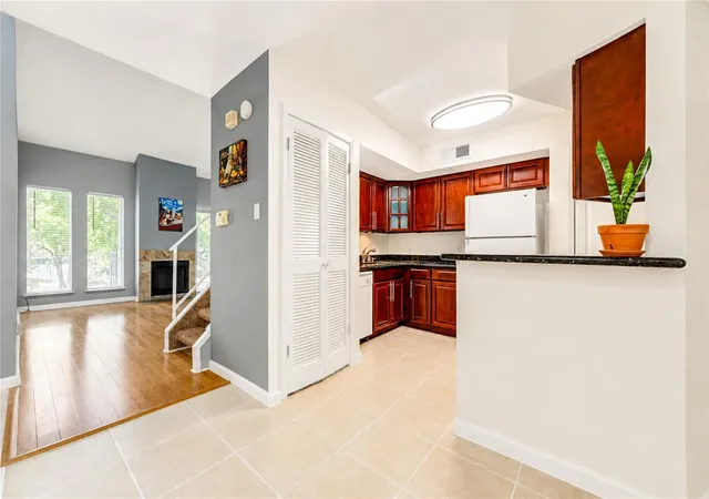 Photo 3 of Condo for sale at 10811 Richmond Ave #22, Houston, TX 77042 | MLS# 44093623 | Listing updated on 2026-09-19