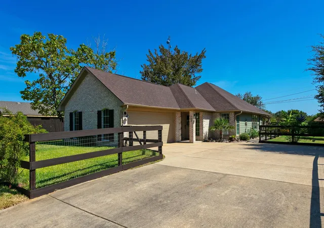 Single family home for sale at 703 Meadow Brook Dr, Caldwell, TX 77836 | MLS# 58998507