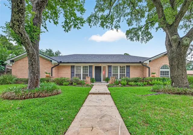 2nd image of 3031 Broadmoor Dr, Sugar Land, TX 77478 | MLS# 58323025