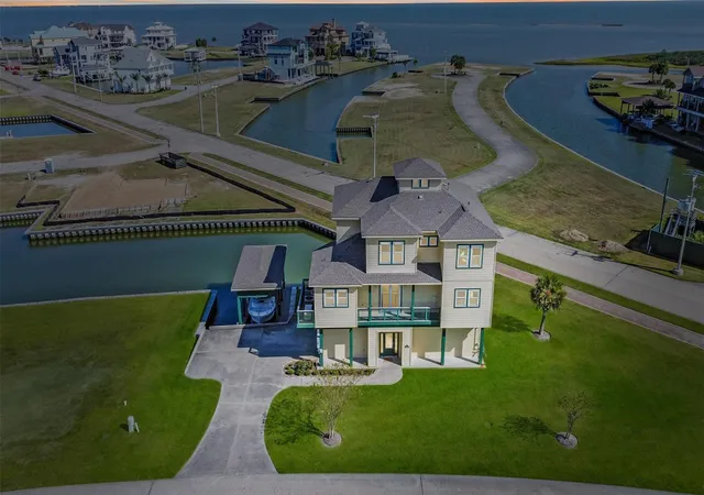 1st image of 1 Loggerhead, Hitchcock, TX 77563 | MLS# 39355020