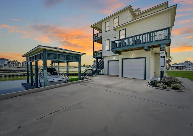 3rd image of 1 Loggerhead, Hitchcock, TX 77563 | MLS# 39355020