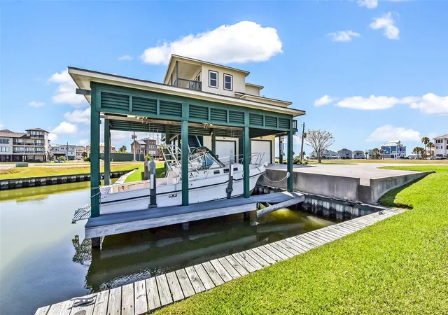 5th image of 1 Loggerhead, Hitchcock, TX 77563 | MLS# 39355020