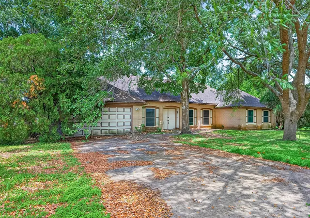 2nd image of 1 Shantilly Ln, Bay City, TX 77414 | MLS# 42614652