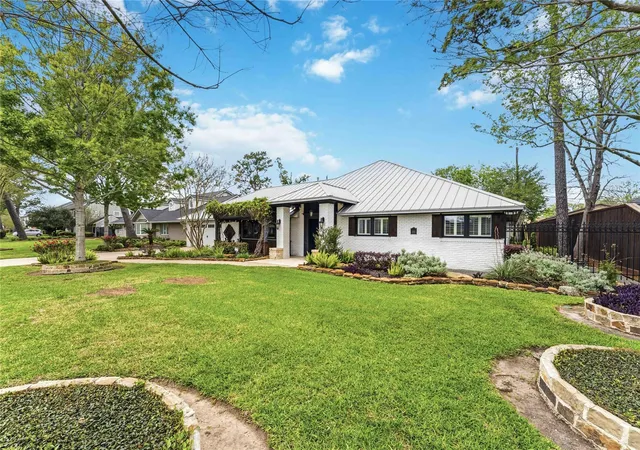 Photo 2 of Single family home for sale at 4031 Fernwood Dr, Houston, TX 77021 | MLS# 43974588 | Listing updated on 2026-06-20