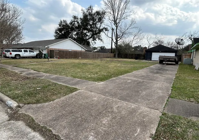 1st image of 8218 Gulf Spring Ln, Houston, TX 77075 | MLS# 75767178