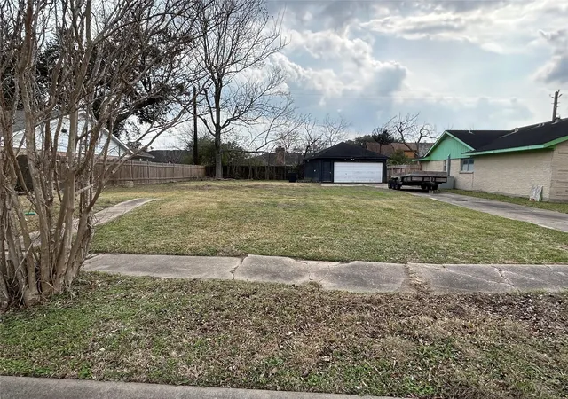 2nd image of 8218 Gulf Spring Ln, Houston, TX 77075 | MLS# 75767178