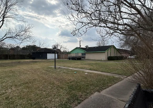 4th image of 8218 Gulf Spring Ln, Houston, TX 77075 | MLS# 75767178