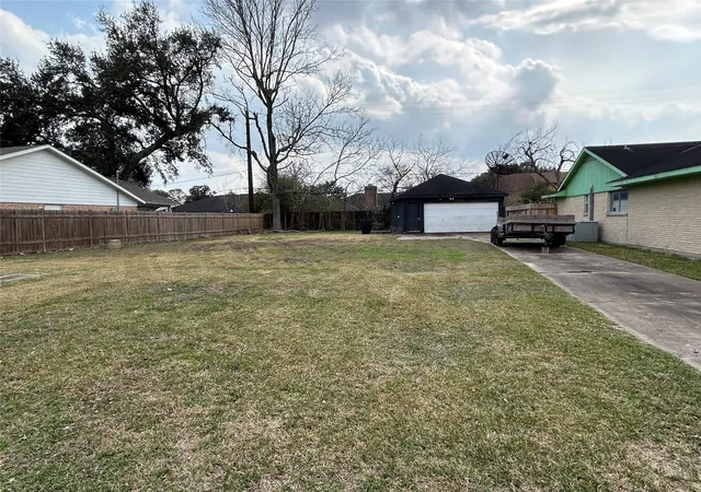 5th image of 8218 Gulf Spring Ln, Houston, TX 77075 | MLS# 75767178