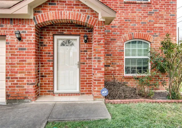 Photo 3 of Single family home for sale at 2915 Paige St, Houston, TX 77004 | MLS# 2135223 | Listing updated on 2026-06-02