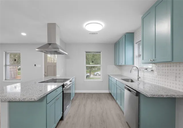 Photo 2 of Single family home for sale at 9827 Shive Dr, Houston, TX 77078 | MLS# 10931644 | Listing updated on 2026-09-03