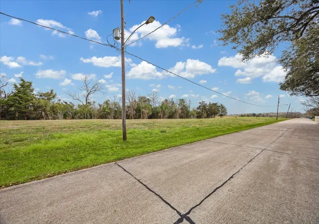 4th image of 19411 Old Galveston Rd, Webster, TX 77598 | MLS# 61833879