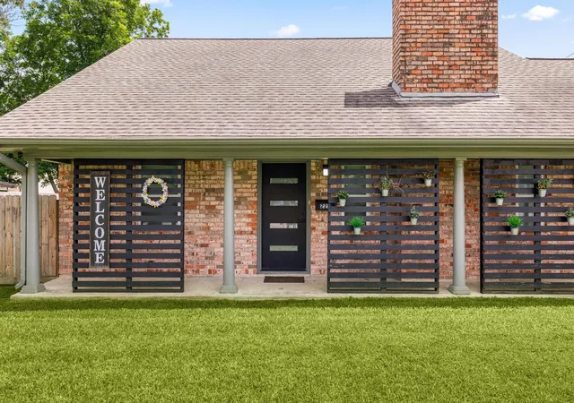 2nd image of 222 W Vaughn Ln, Deer Park, TX 77536 | MLS# 98207769