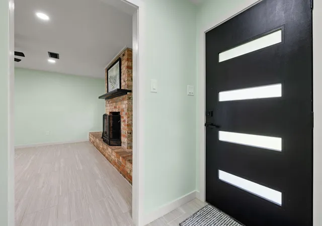 3rd image of 222 W Vaughn Ln, Deer Park, TX 77536 | MLS# 98207769