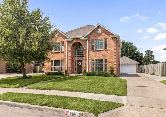 Photo 3 of Single family home for sale at 14018 Ragus Lake Dr, Sugar Land, TX 77498 | MLS# 43782481 | Listing updated on 2026-08-08