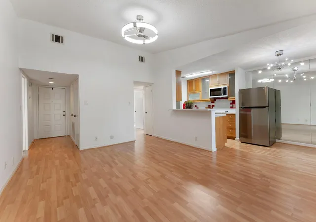 2nd image of 700 Thicket Ln #606, Houston, TX 77079 | MLS# 33095282