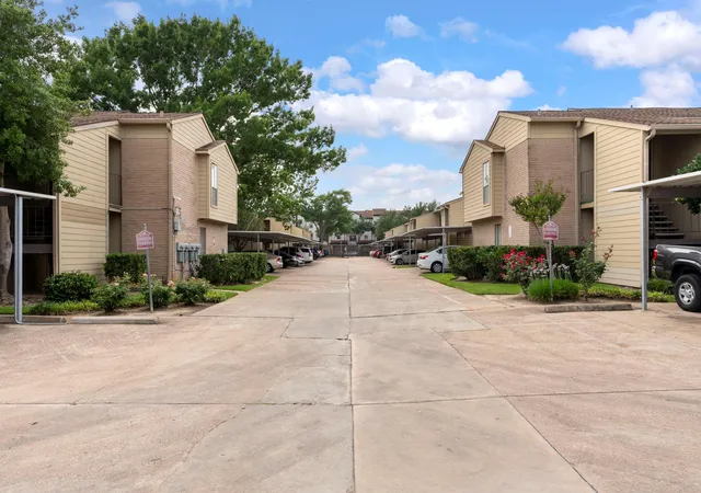 2nd image of 700 Thicket Ln, Houston, TX 77079