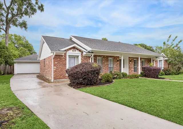 2nd image of 427 Biscayne Blvd, El Lago, TX 77586 | MLS# 20597981