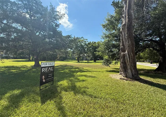 Homes for sale in Baytown, TX | 815 Bowie St, Baytown, TX 77520 | MLS# 22270564