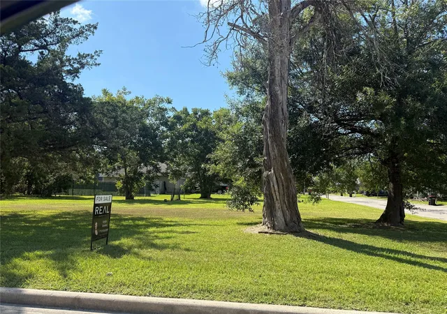 Homes for sale in Baytown, TX | 815 Bowie St, Baytown, TX 77520 | MLS# 22270564