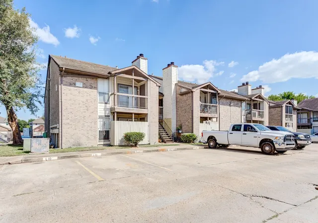 2nd image of 12615 Brookglade Cir, Houston, TX 77099