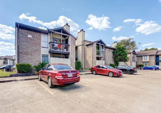 4th image of 12615 Brookglade Cir, Houston, TX 77099