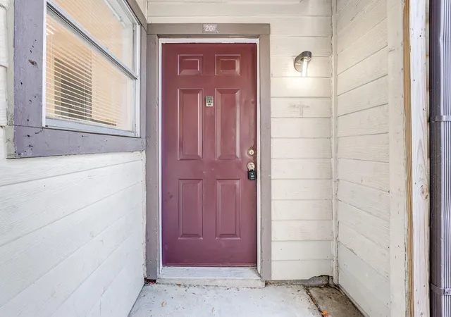 5th image of 12615 Brookglade Cir, Houston, TX 77099