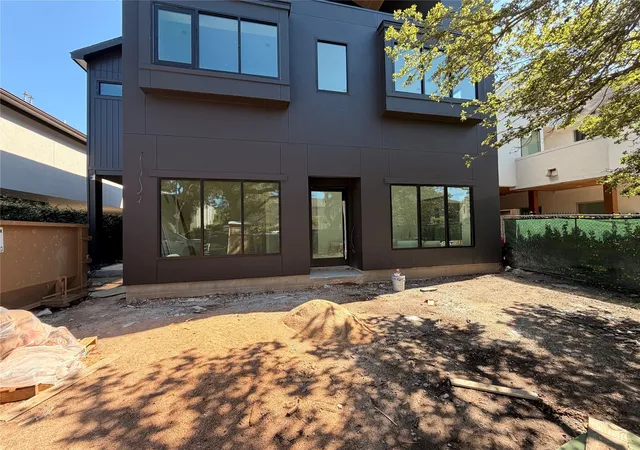 Photo 2 of Single family home for sale at 1523 Marshall St, Houston, TX 77006 | MLS# 16123688 | Listing updated on 2026-08-11