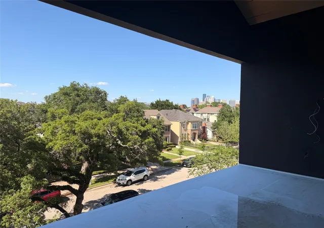 Photo 3 of Single family home for sale at 1523 Marshall St, Houston, TX 77006 | MLS# 16123688 | Listing updated on 2026-08-11