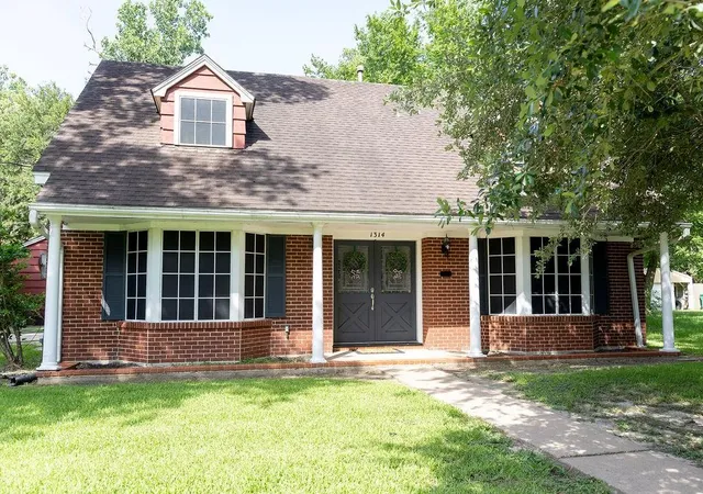 Homes for sale in La Marque, TX | 1314 Laurel St, La Marque, TX 77568 | MLS# 69894411